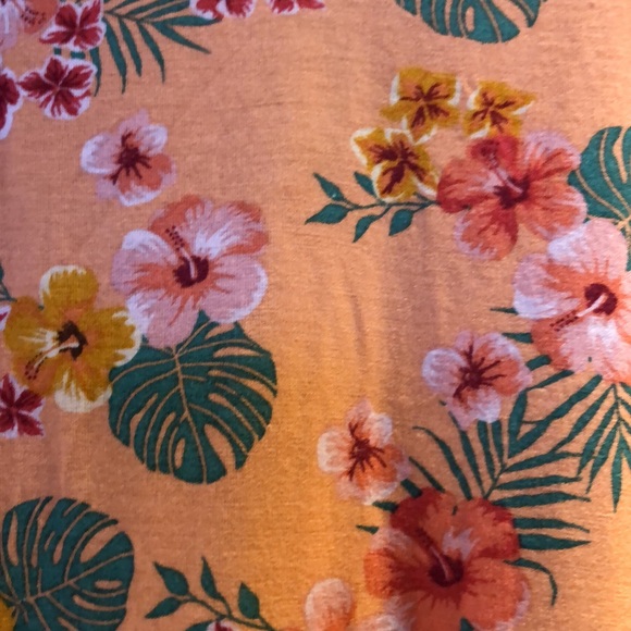 NWOT Hawaiian tank - Picture 2 of 4